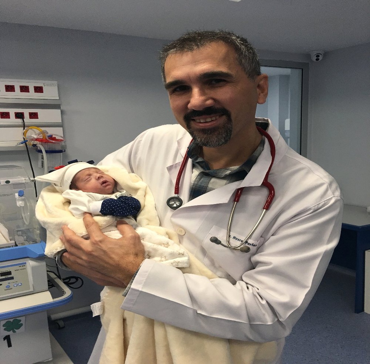 Parmak Bebek 66 Gün Sonra Hayata Tutundu