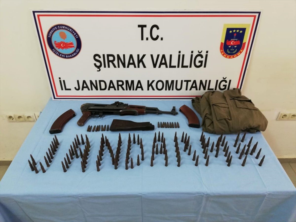 PKK\'lı Teröristlerce Kayalıklara Gizlenmiş Silah ve Mühimmat Bulundu