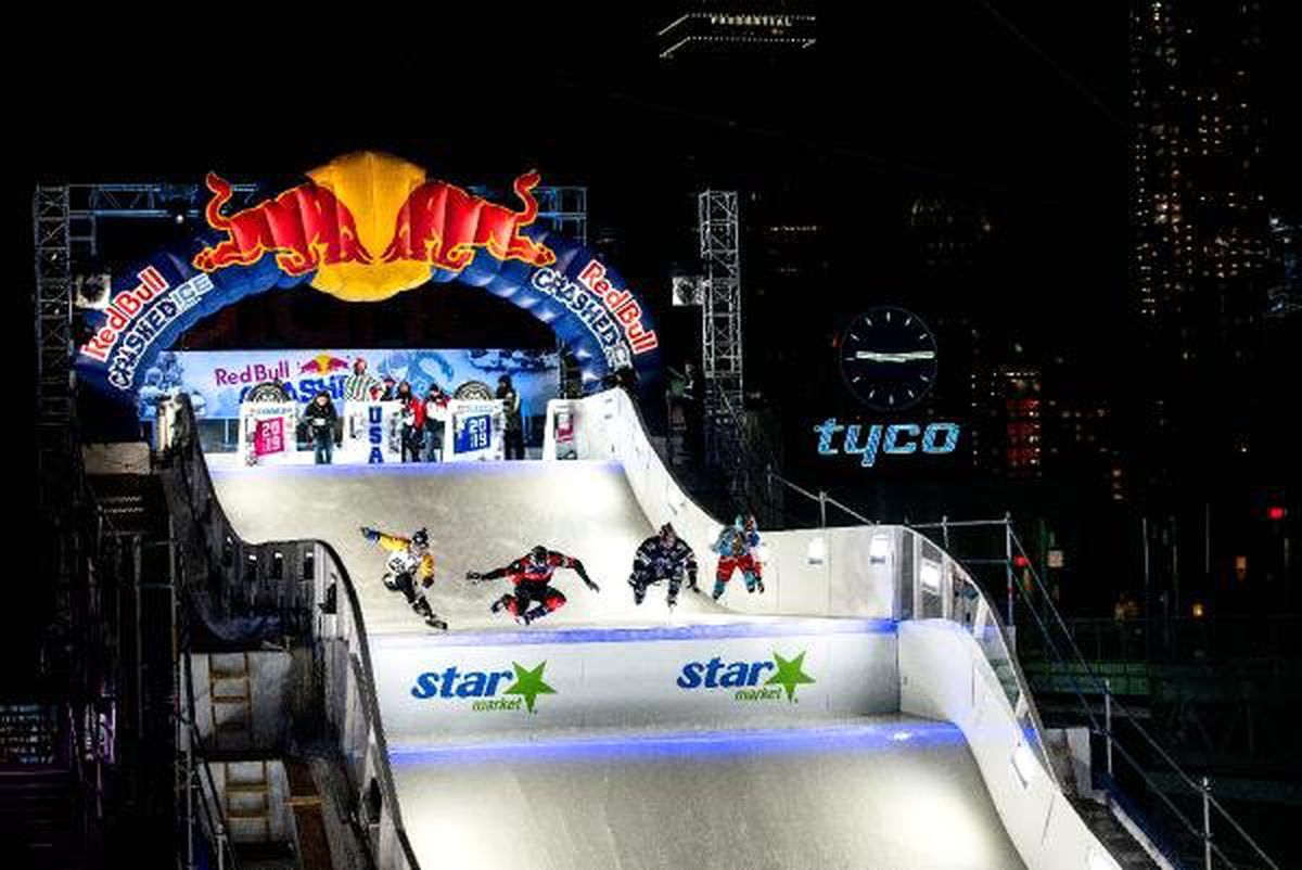 Red Bull Crashed Ice\'ı Naasz ve Trunzo Kazandı