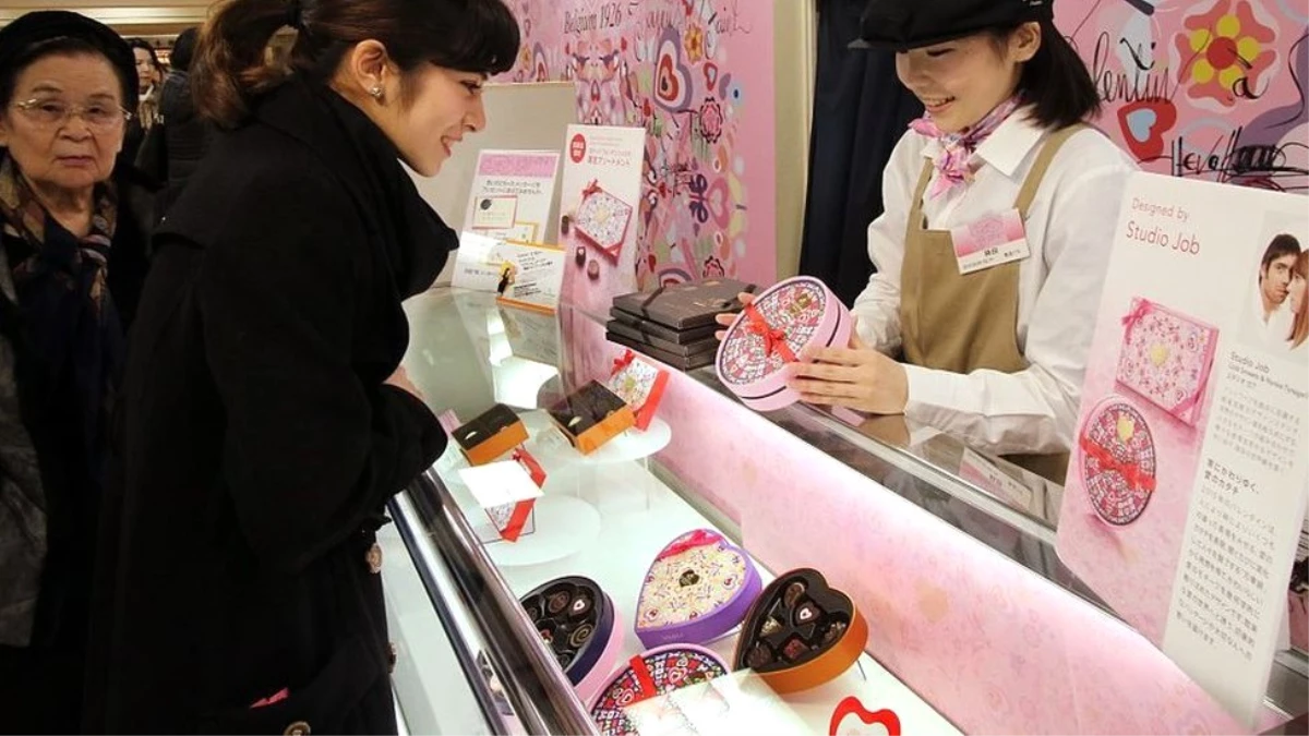 Sevgililer Günü: Japon Kadınlar, Erkek İş Arkadaşlarına Artık Zorla Çikolata Almak İstemiyor