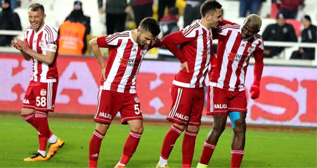 Sivasspor, Akhisarspor\'u 2-1 ile Geçti!