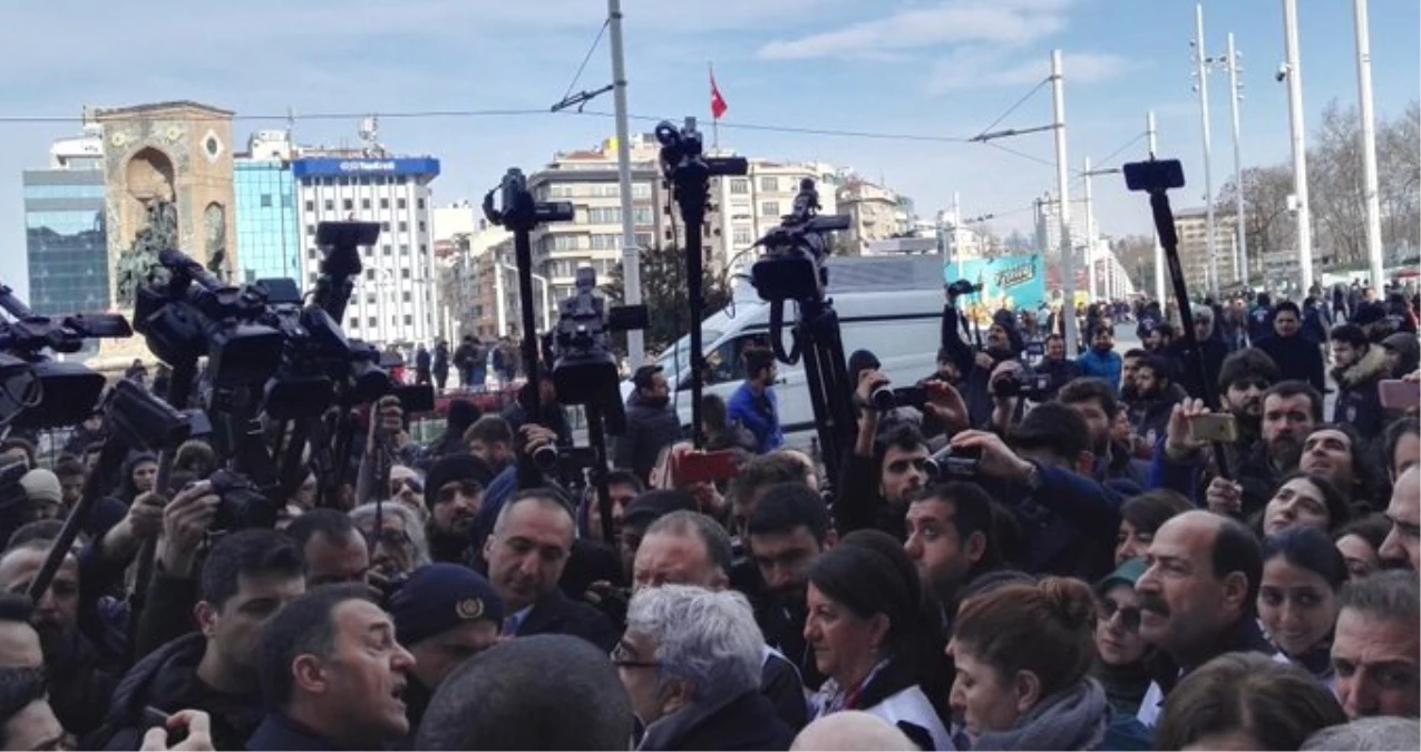 Taksim\'de Yürümek İsteyen HDP\'lilere Polisten İlginç Sözler: Sizi Yürütürsem Ayıp Etmiş Olurum