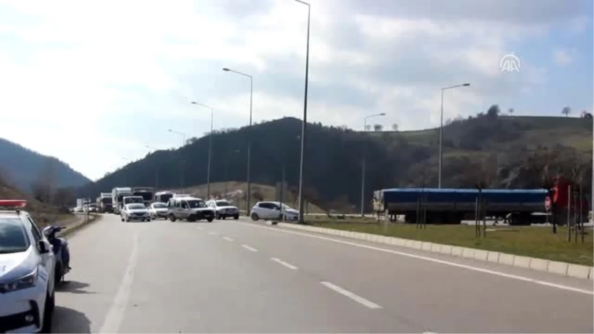 Tırın Devrilen Römorku Trafiği Aksattı