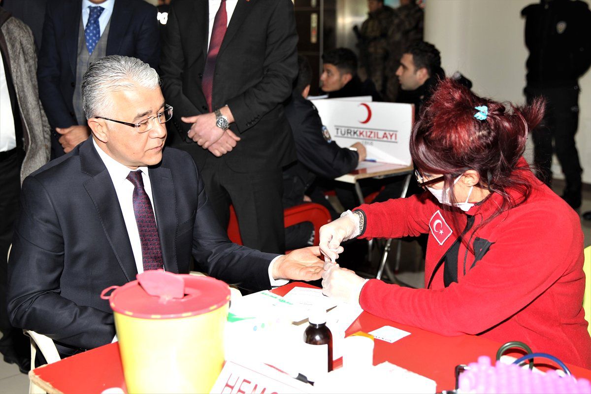 Van\'da Polisten Kan Bağışı