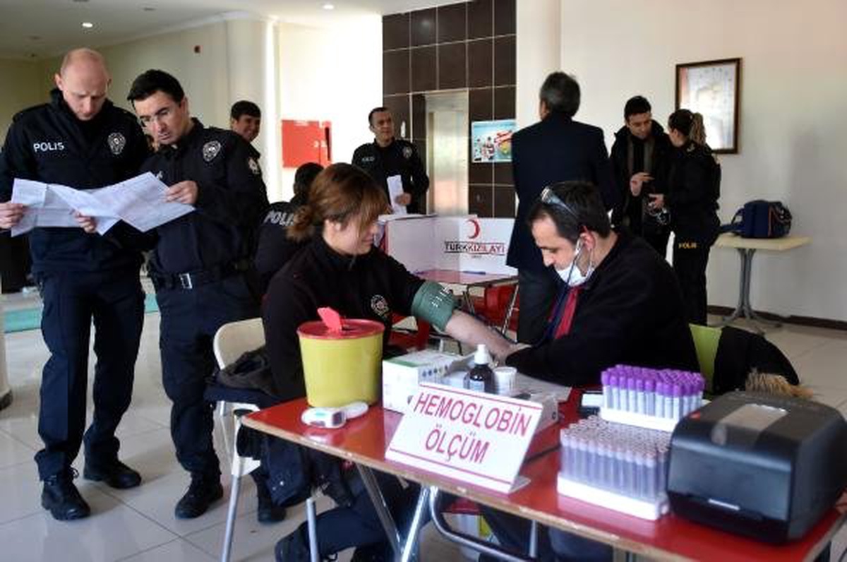Van Polisinden Kan Bağışı Kampanyasına Destek