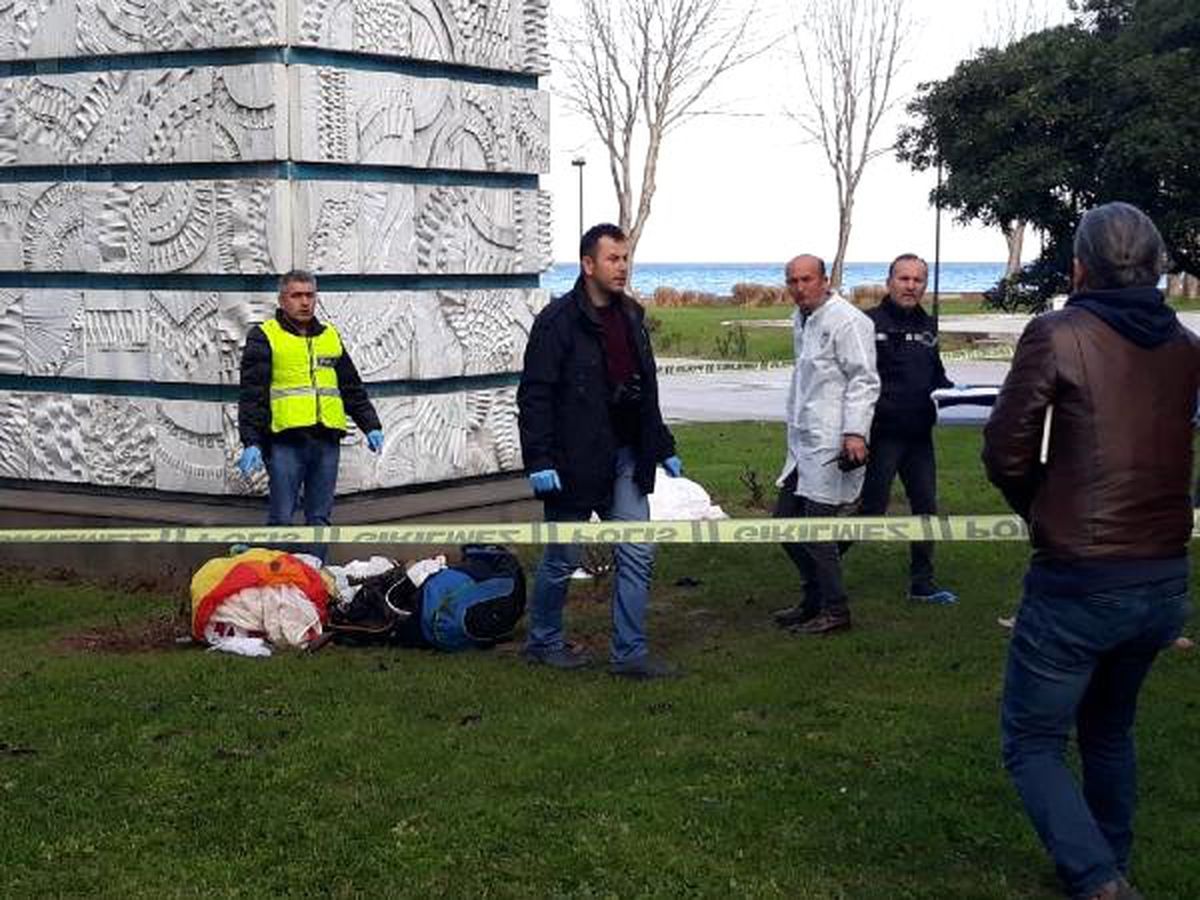 Yamaç Paraşütü Teleferik Tellerine Takıldı: 2 Yaralı