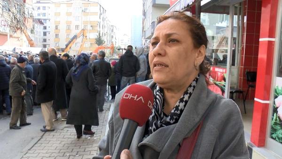 Yunus Apartmanının Yıkılışını Gözyaşlarıyla İzlediler