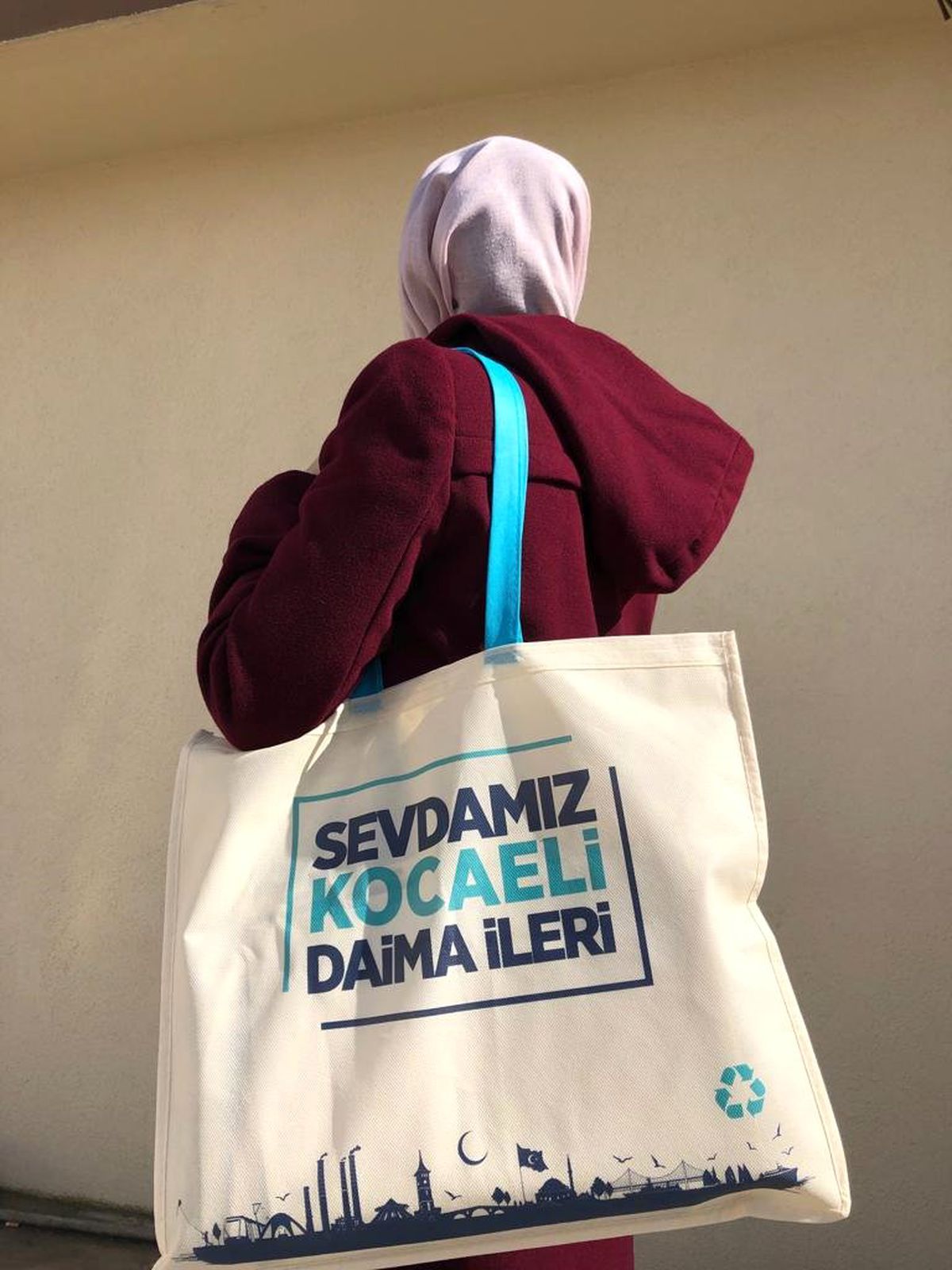 Ak Parti\'den 250 Bin Çevreci Çanta