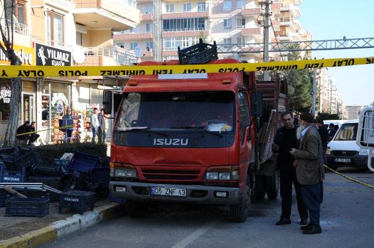 Babasına Kızıp, Ağabeyinin Kamyonetini Ateşe Verdi