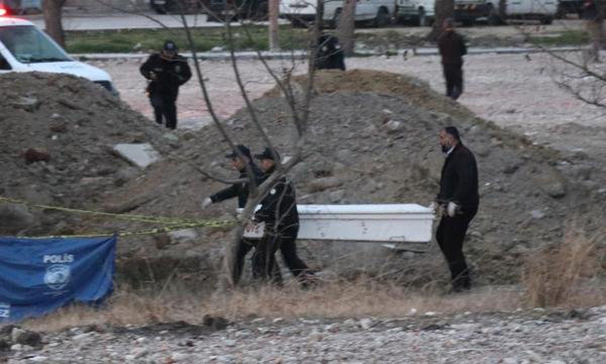 Boş Arazide Kimliği Belirsiz Erkek Cesedi Bulundu