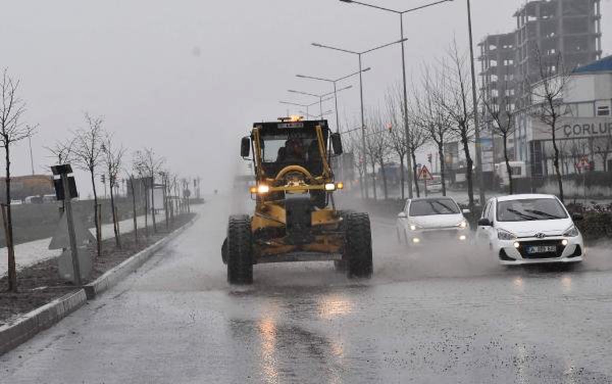 Çorlu\'da Yağmur, Hayatı Olumsuz Etkiledi