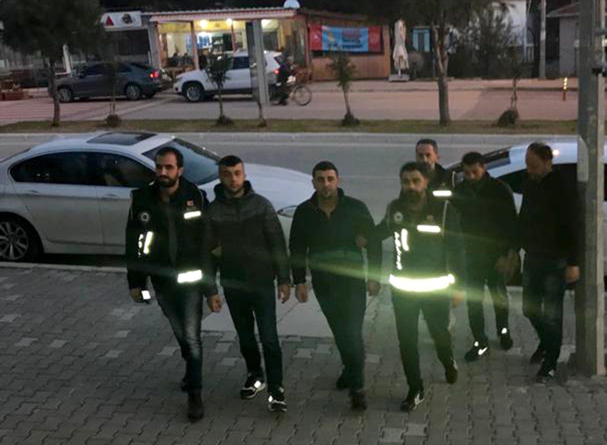 Ege Denizi\'nde Yasa Dışı Geçişler