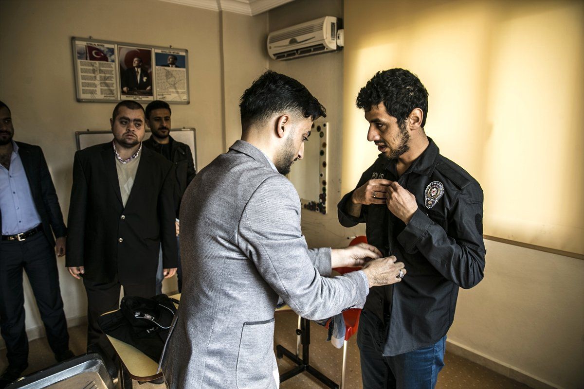 Engelli Gencin Polislik Hayali Gerçek Oldu