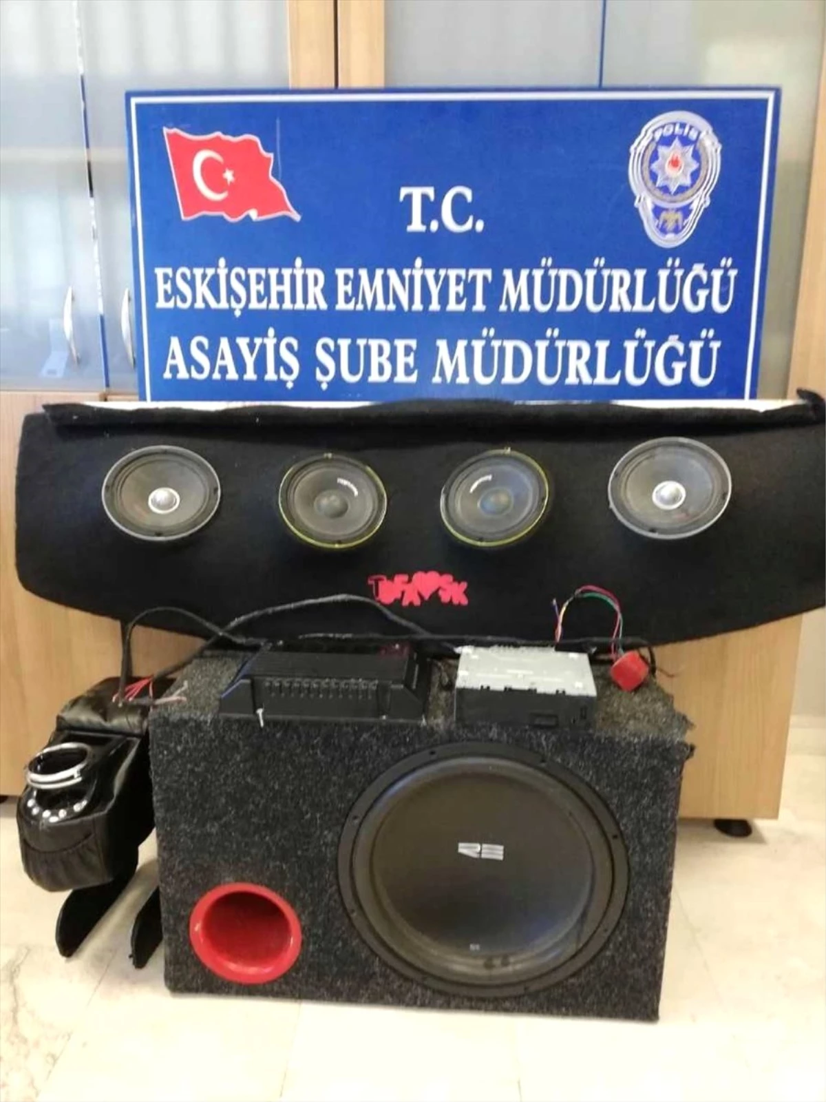 Eskişehir\'de Otomobilden Hırsızlık İddiası