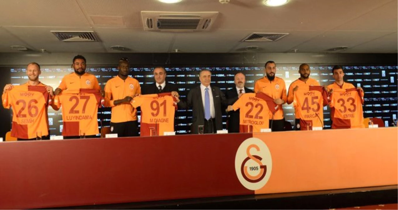 Galatasaray, Yeni Transferleri İçin İmza Töreni Düzenledi