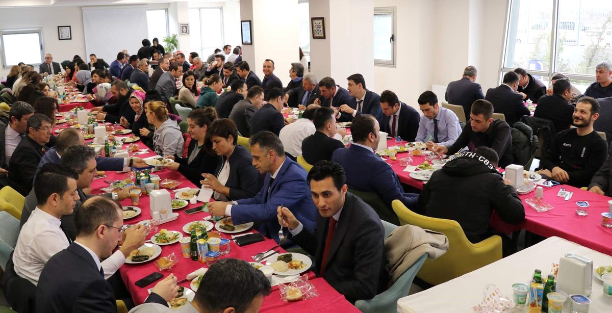 Gençlik Spor Ailesi Yemekte Buluştu