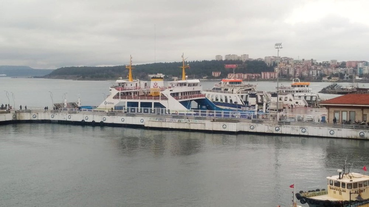 Gökçeada\'da Feribot Seferlerine Fırtına Engeli