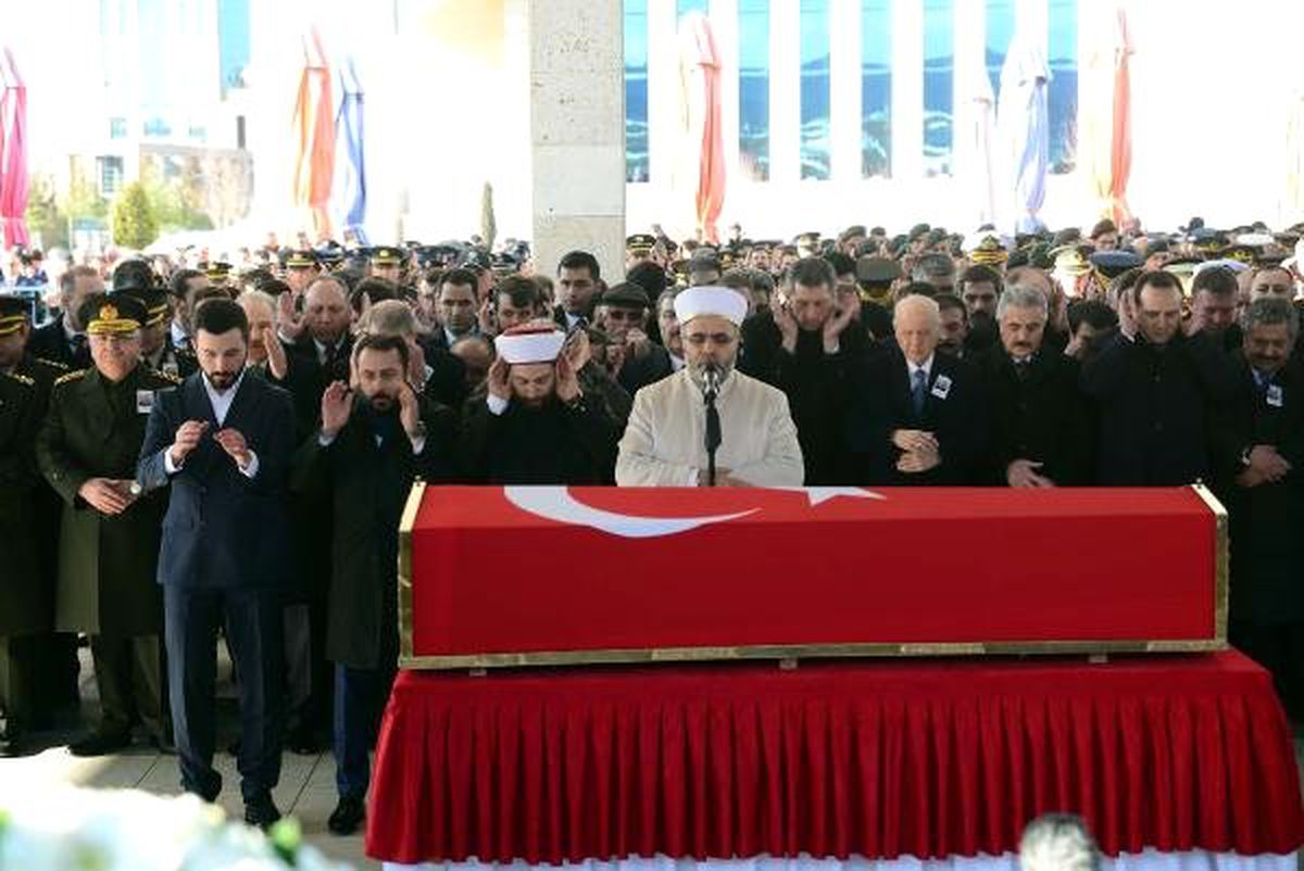 Helikopter Kazası Şehidi Yüzbaşı Semih Özcan, Ankara\'da Toprağa Verildi