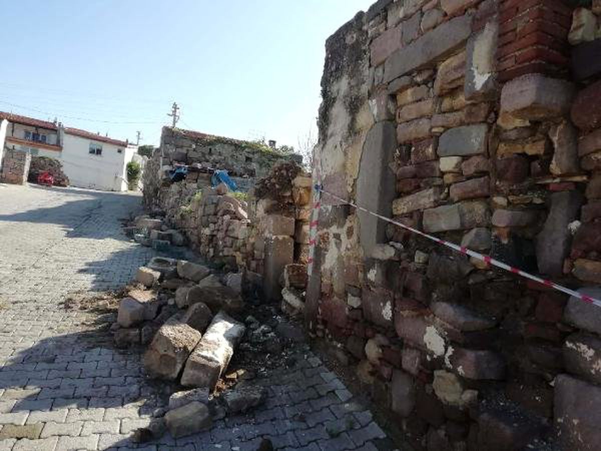 Ildır Mahallesi\'ndeki Tarih Çöküyor