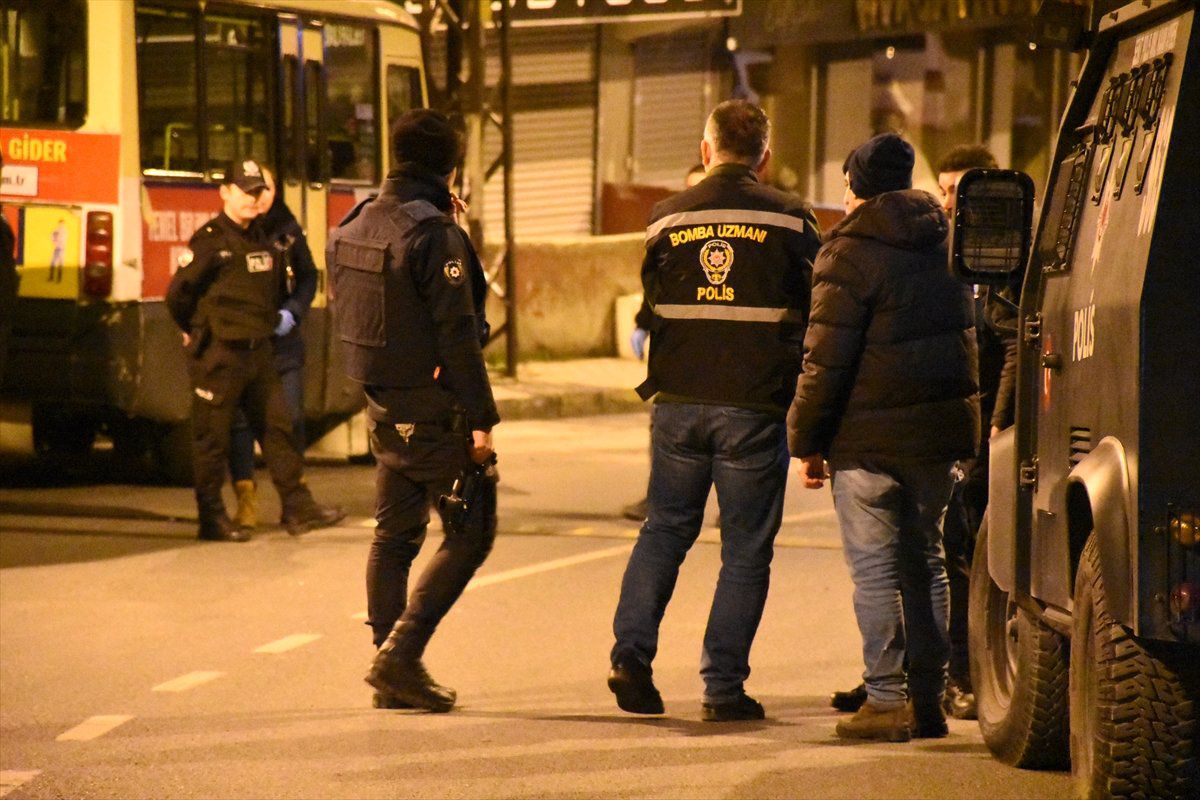 İstanbul\'da Bir İş Yeri Önüne Bırakılan Eyp Patladı