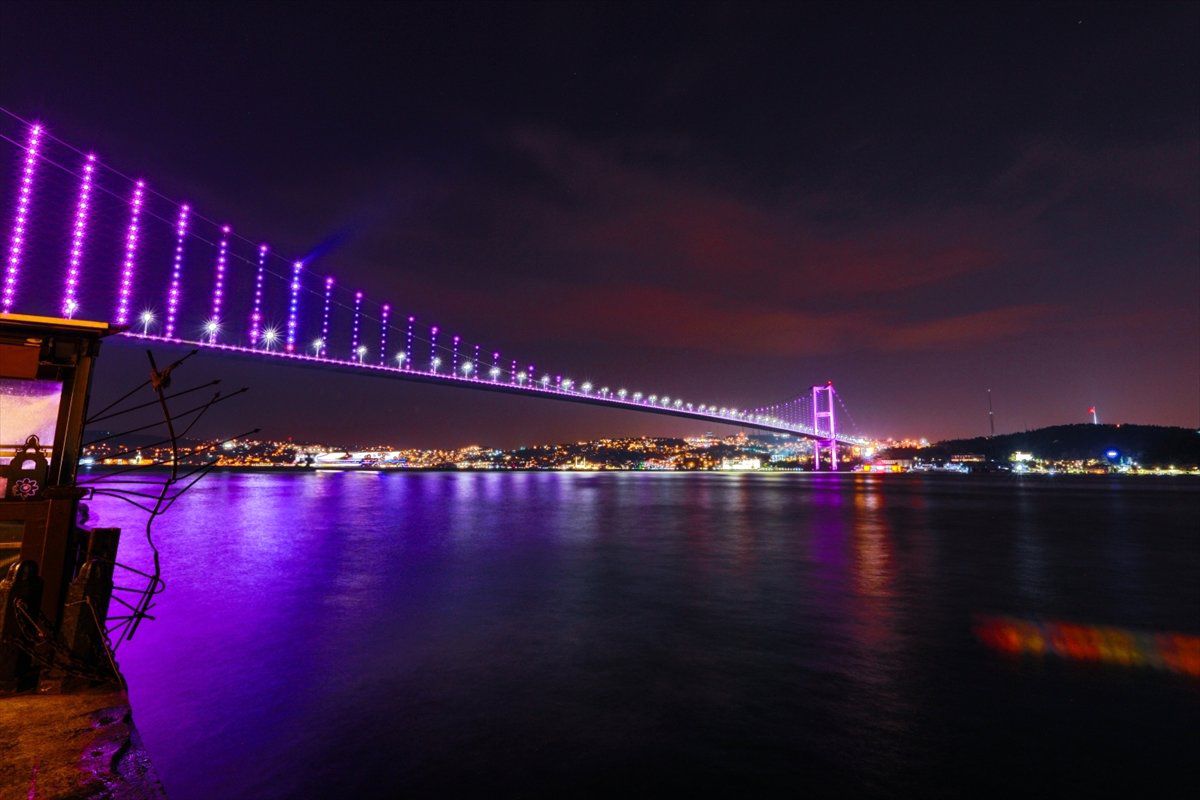 İstanbul\'da Köprüler Epilepsiye Dikkati Çekmek İçin Mora Büründü