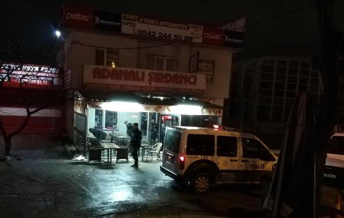 Lokanta Sahibini Bacağından Vurdu