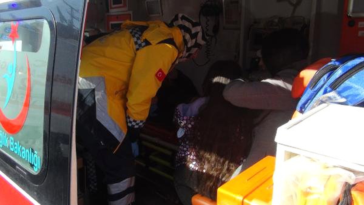 Servis Minibüsü ile Otomobil Çarpıştı: 7 Öğrenci Yaralı