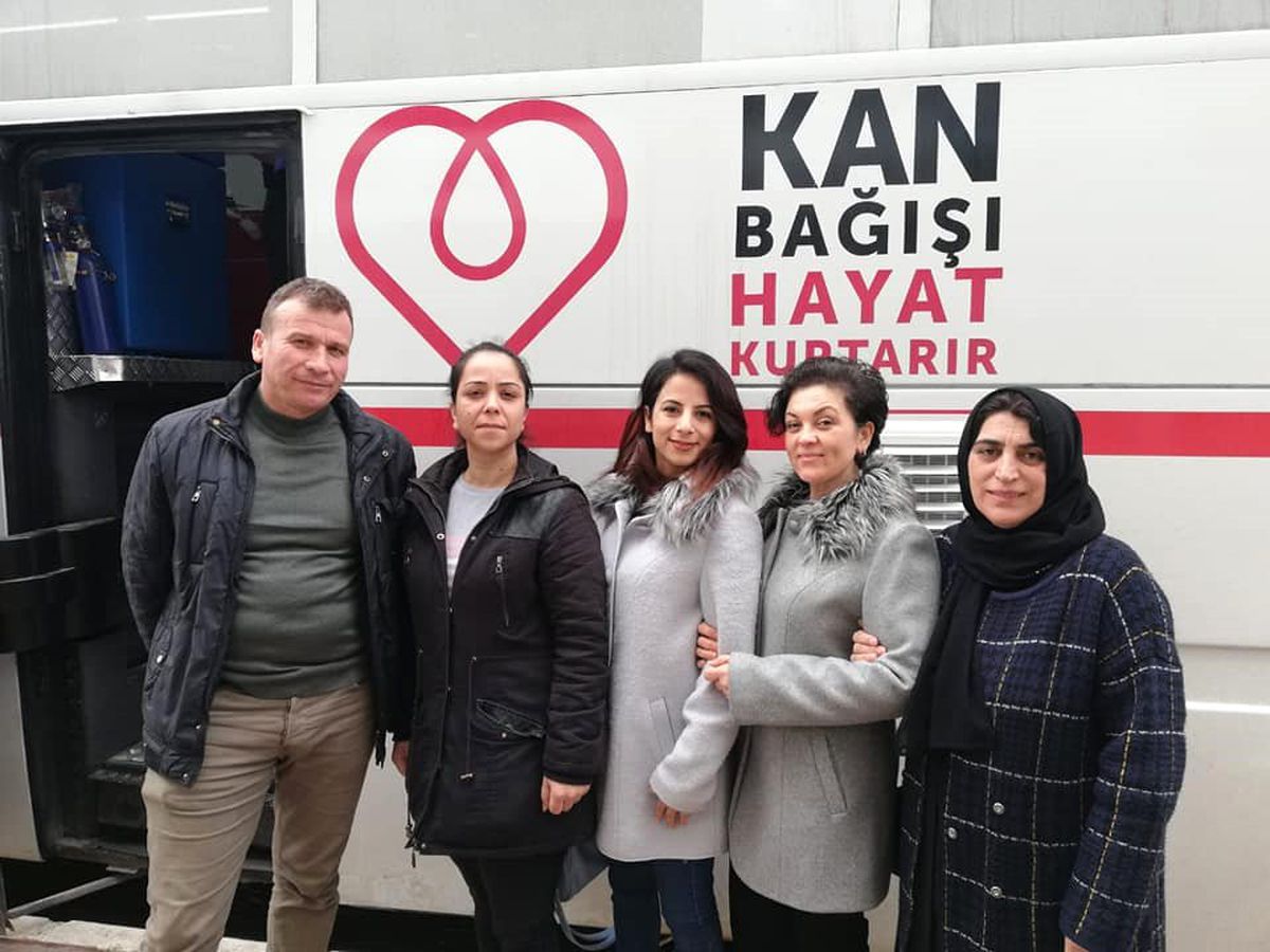 Şirin Ayan ve Azaları Kan Verdi