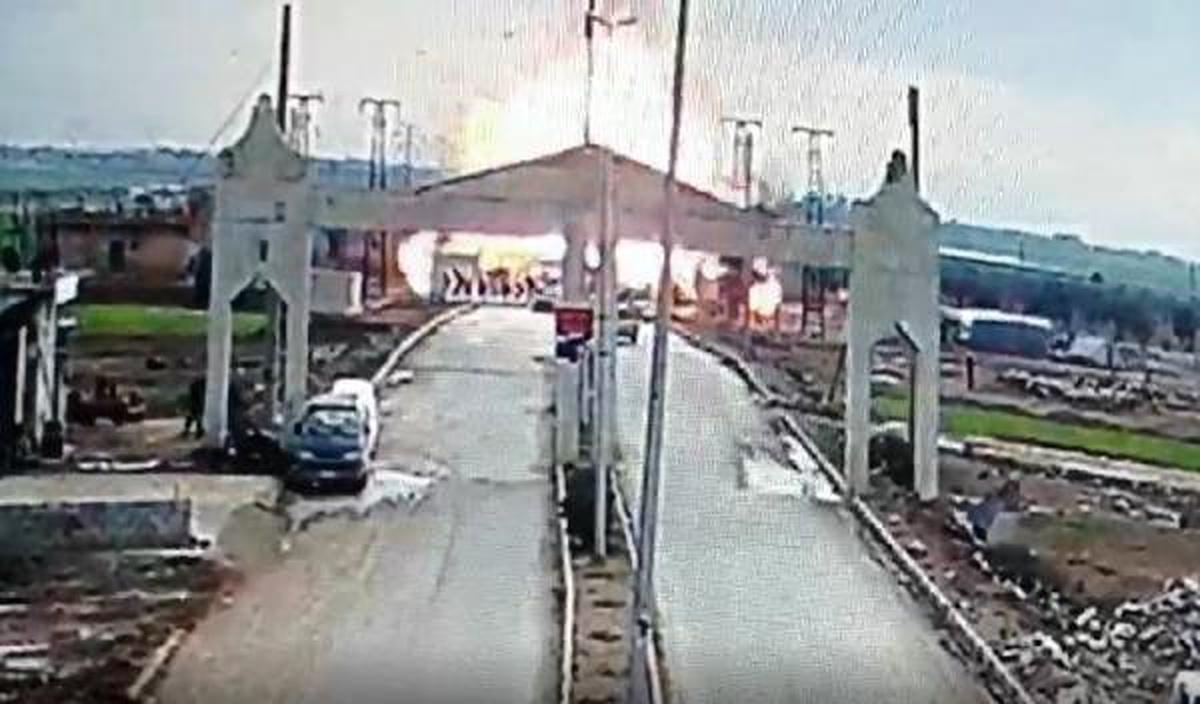 Suriye\'nin Türkiye Sınırı Yakınında Bombalı Terör Saldırısı