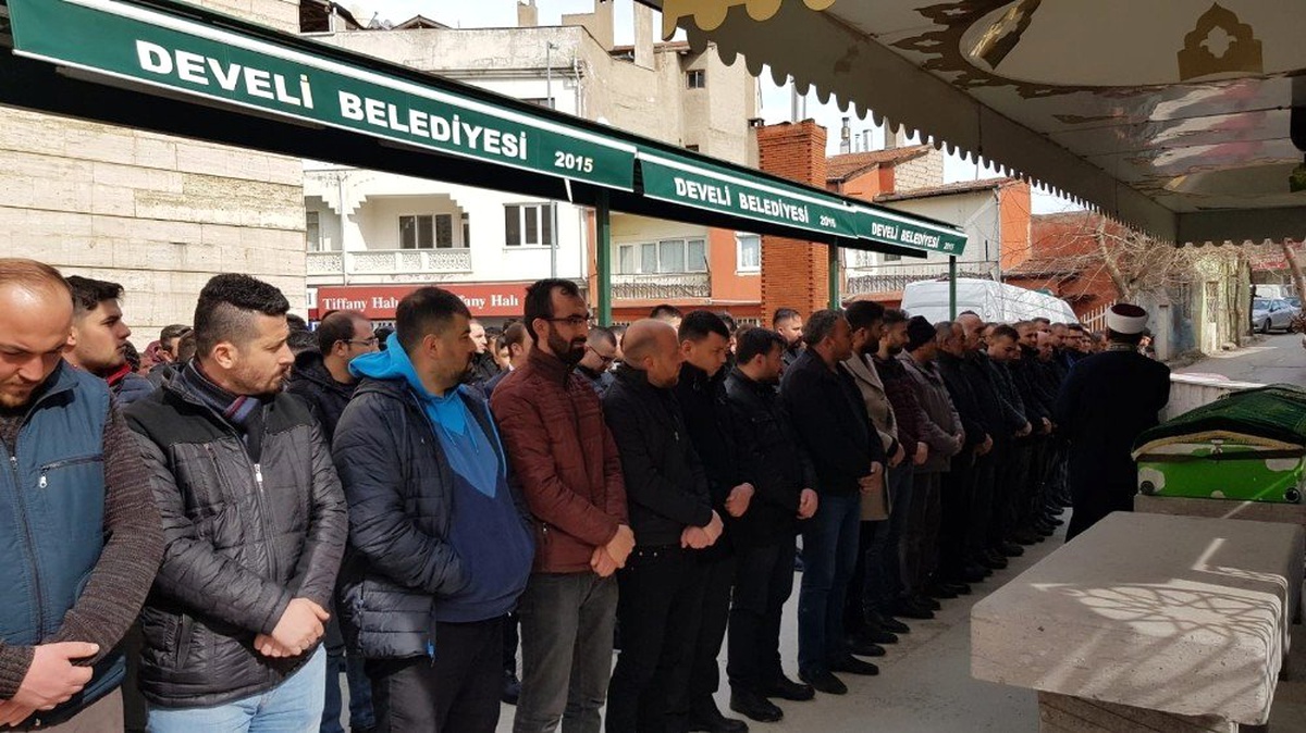 3. Katan Düşerek Hayatını Kaybeden Küçük Ali Son Yolculuğuna Uğurlandı