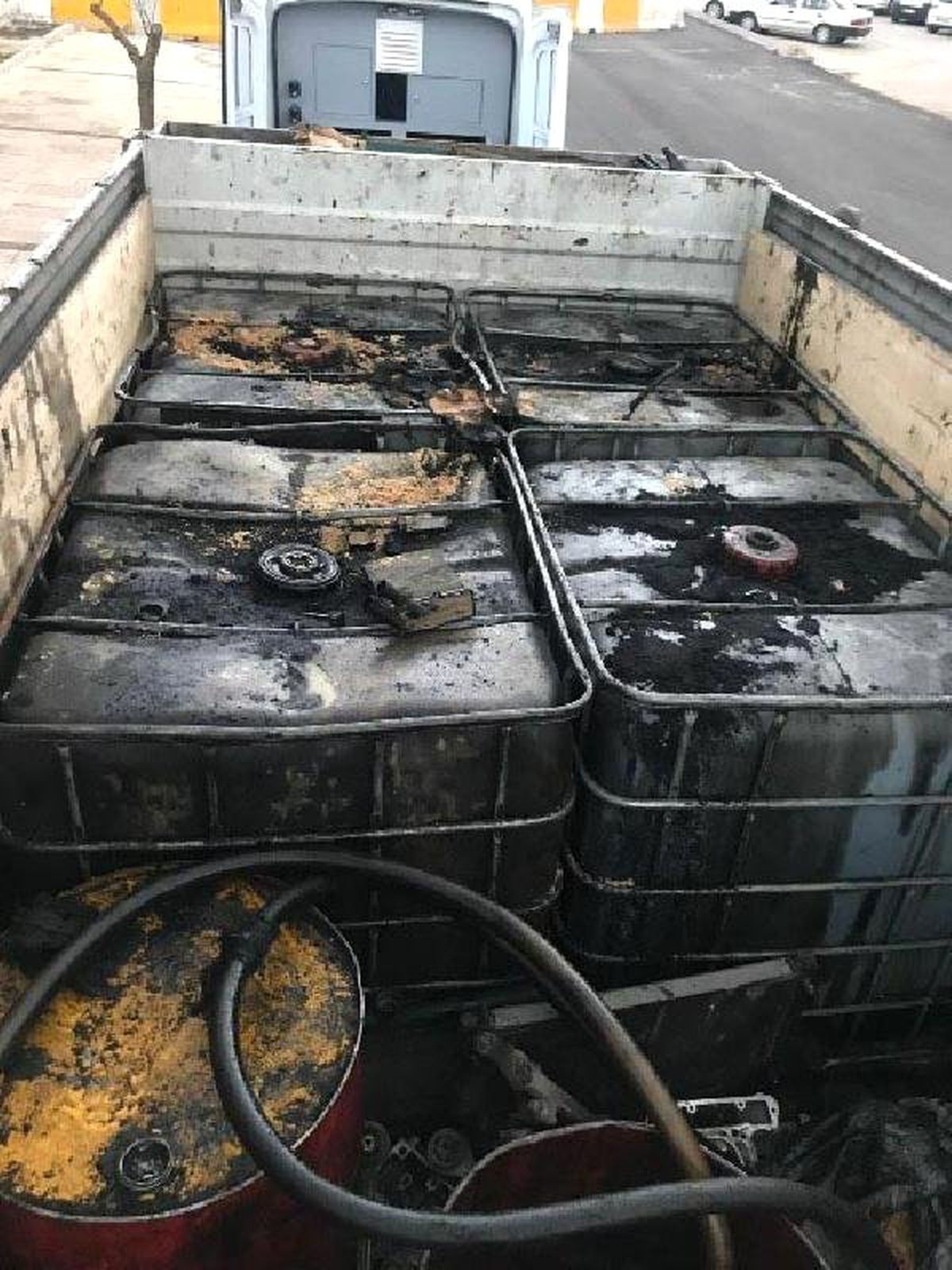 4 Bin 200 Litre Kaçak Mazot ve Yağ Karışımı Akaryakıt Ele Geçirildi