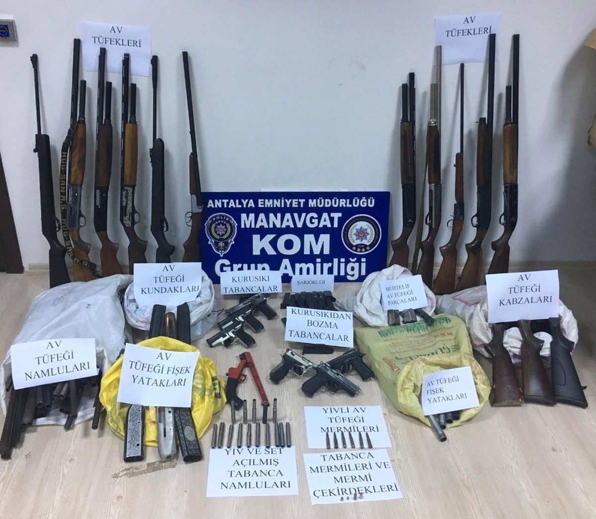 Antalya\'da Silah Kaçakçılarına Operasyon
