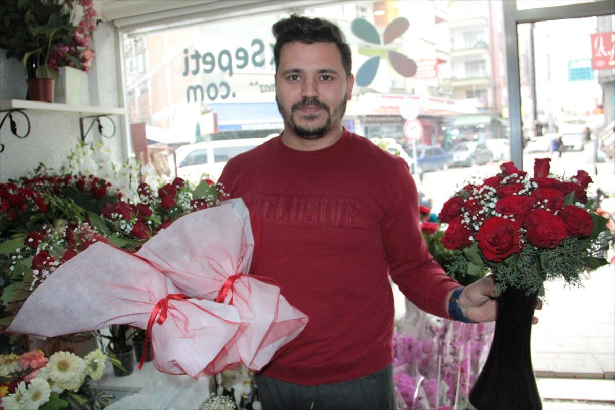 Bafra\'da Çiçekçiler "Sevgililer Günü"Ne Hazır