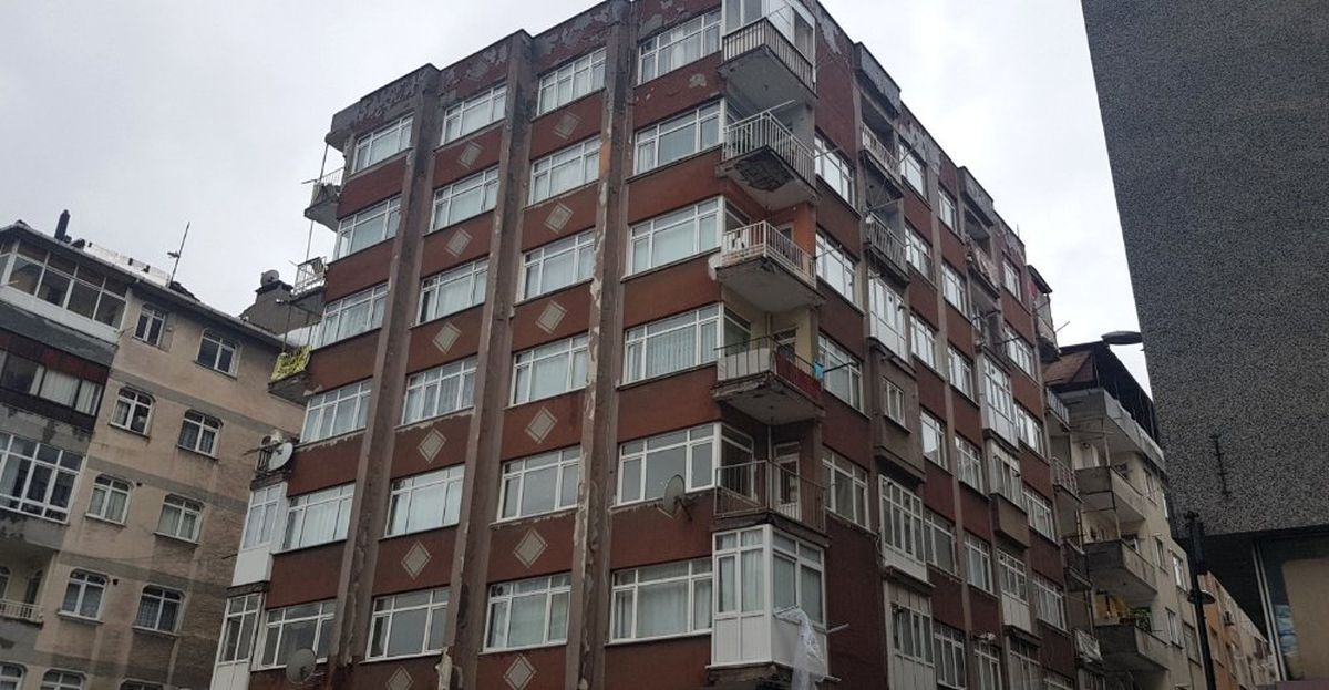 Bahçelievler\'de Yıkılma Tehlikesi Nedeniyle Bir Bina Boşaltıldı