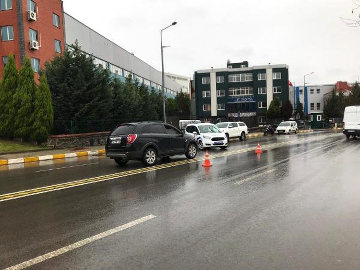 Banka Önünde Gasp Etmek İstedikleri Kişiyi Vurup Kaçtılar (1)
