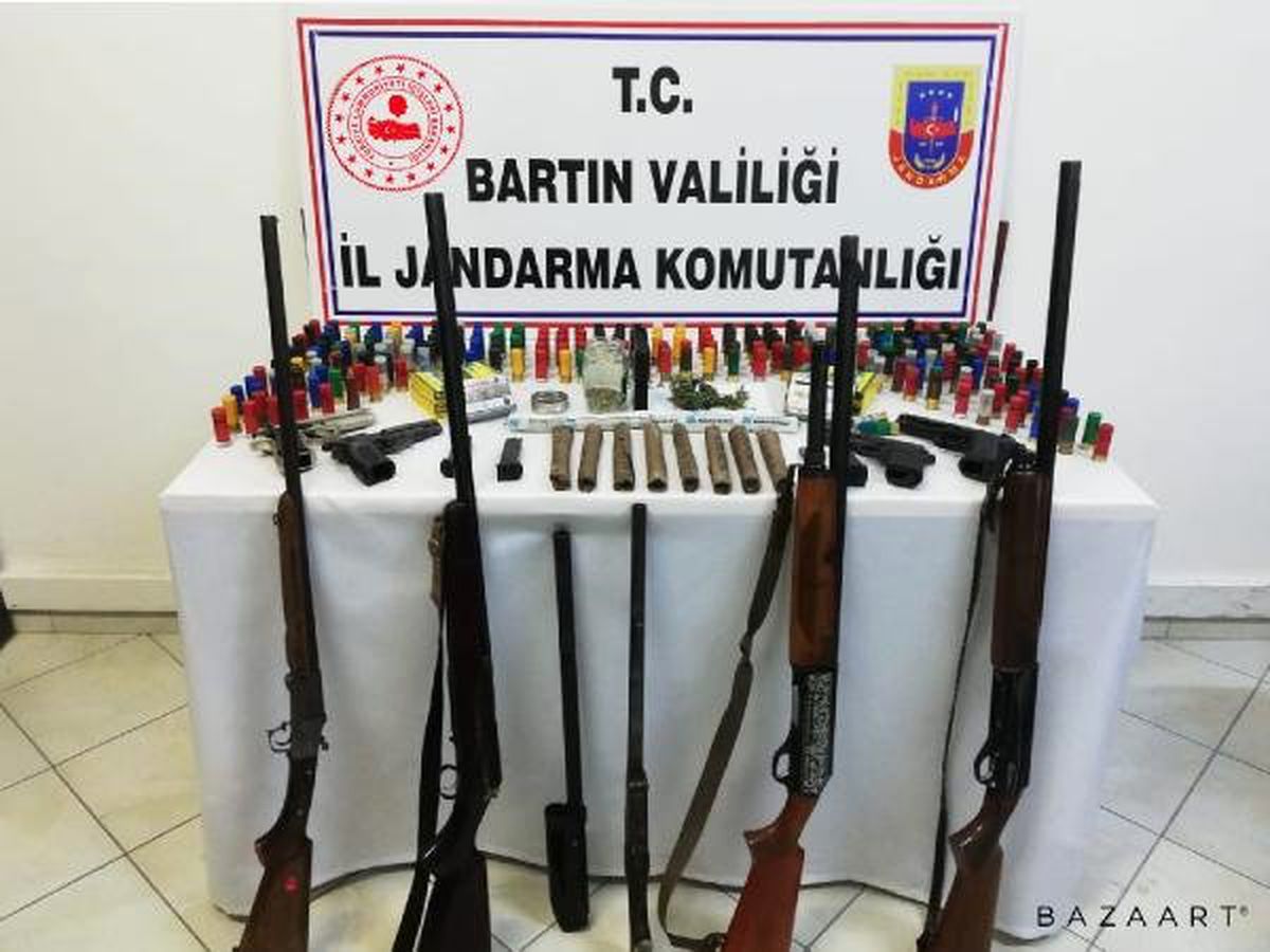 Bartın\'da 3 Eve Baskın Düzenlendi, 13 Silah Ele Geçirildi