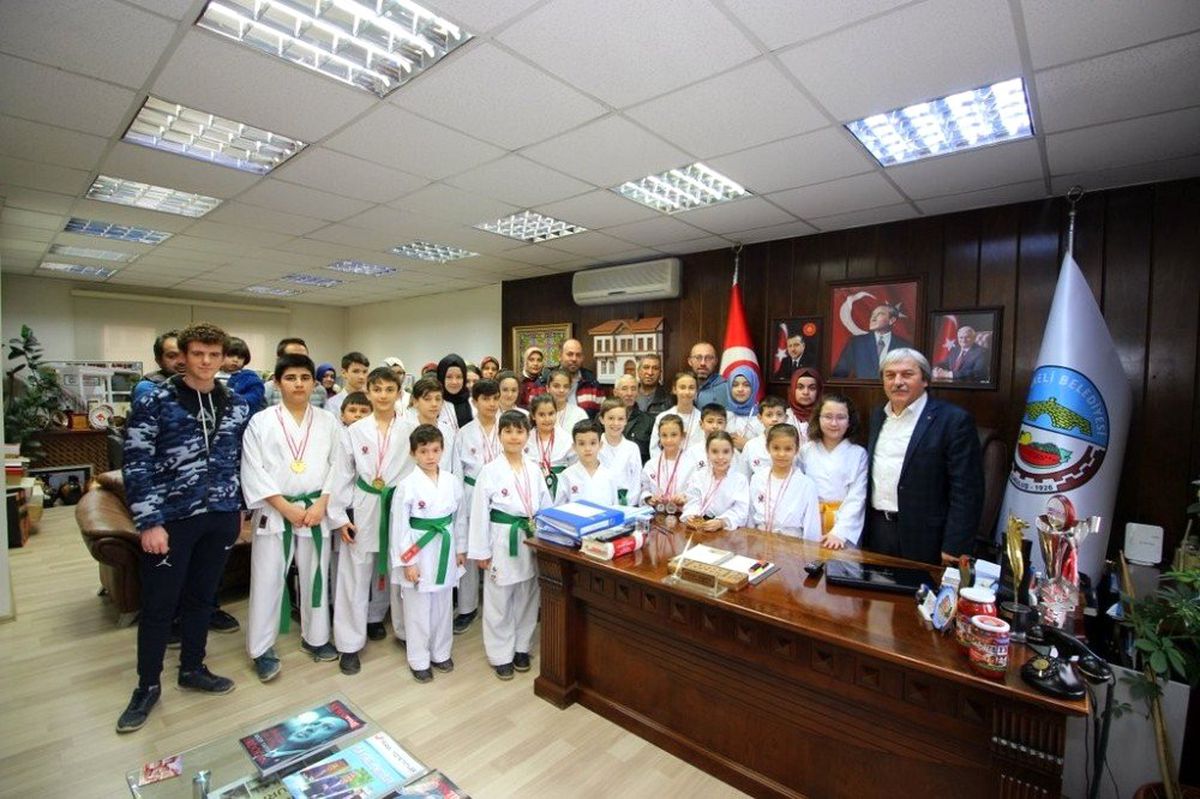 Başkan Şahin, Minik Karatecileri Makamında Ağırladı