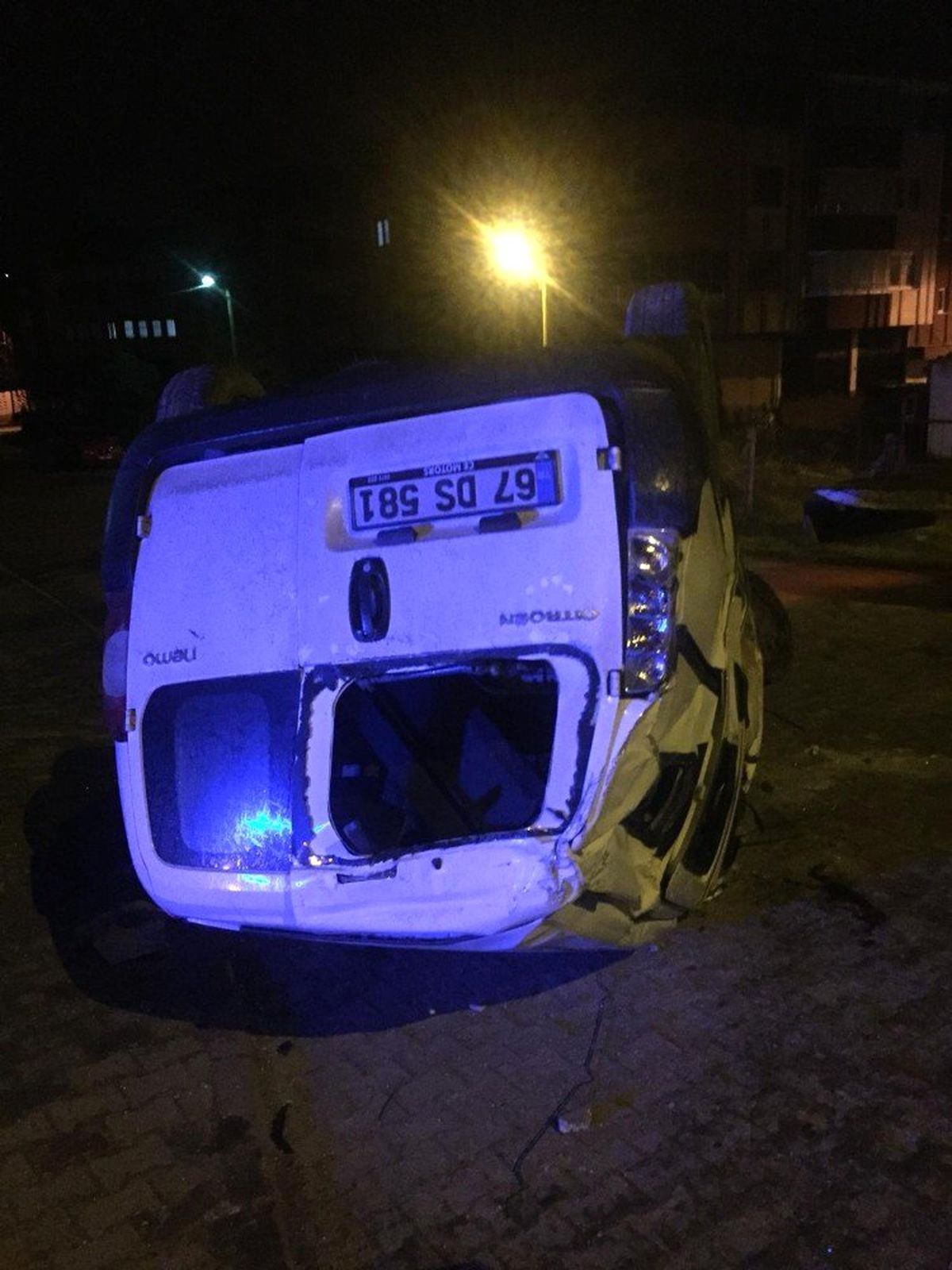 Çaycuma\'da Yoldan Çıkan Kamyonet Devrildi: 2 Yaralı