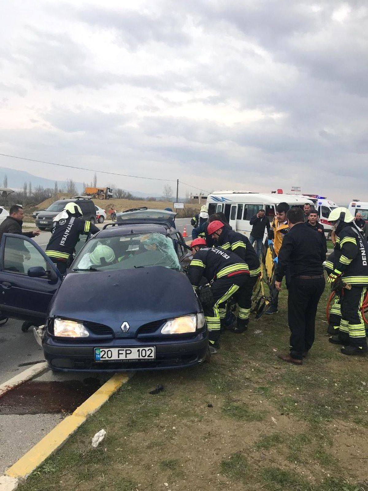 Denizli\'de Okul Servis Aracının Karıştığı Kazada Faciadan Dönüldü