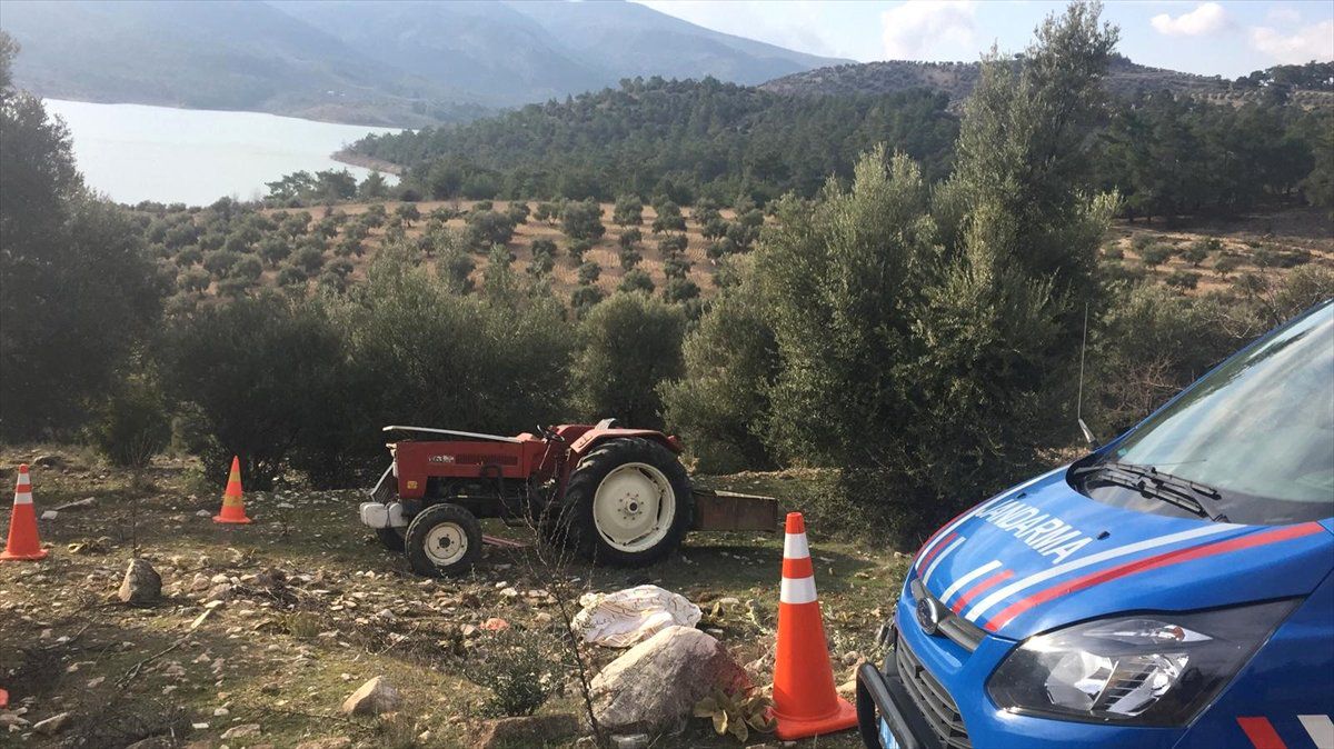 Devrilen Traktörün Altında Kalan Kişi Öldü