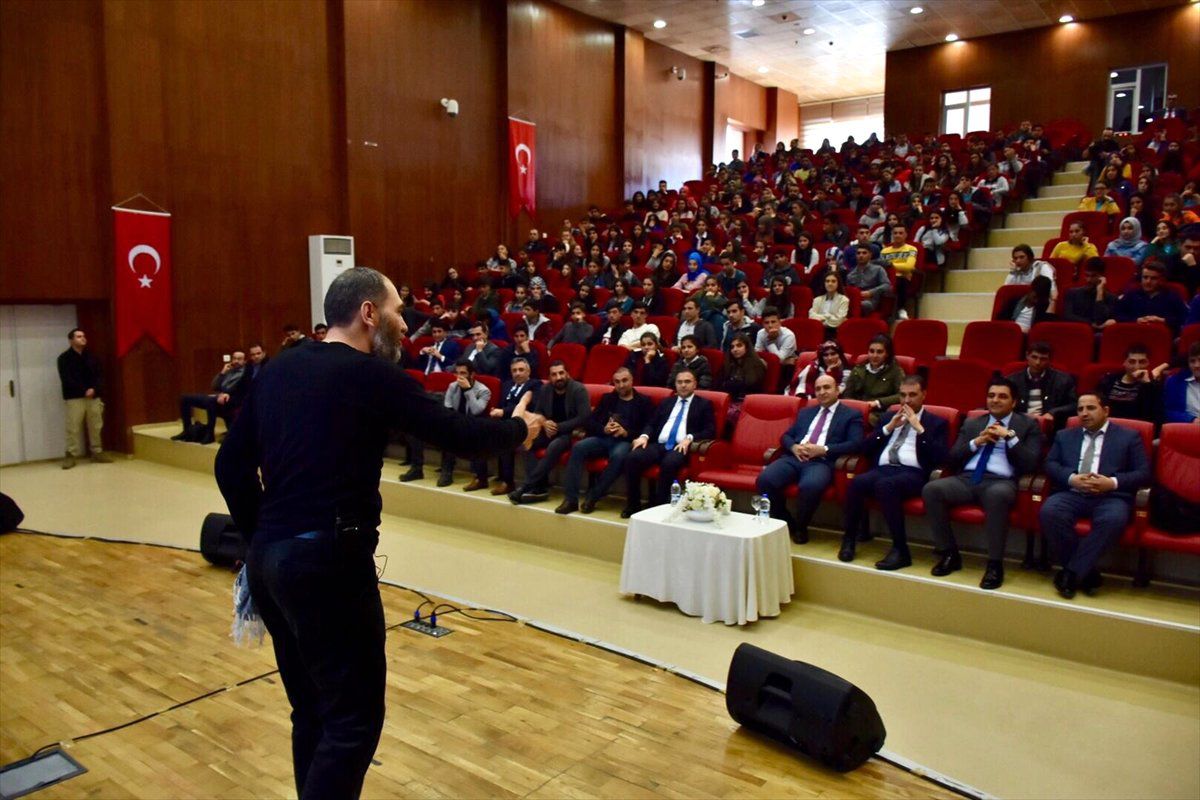 Diyarbakır\'da "Gençlik, Şuur, Özgüven" Konferansı