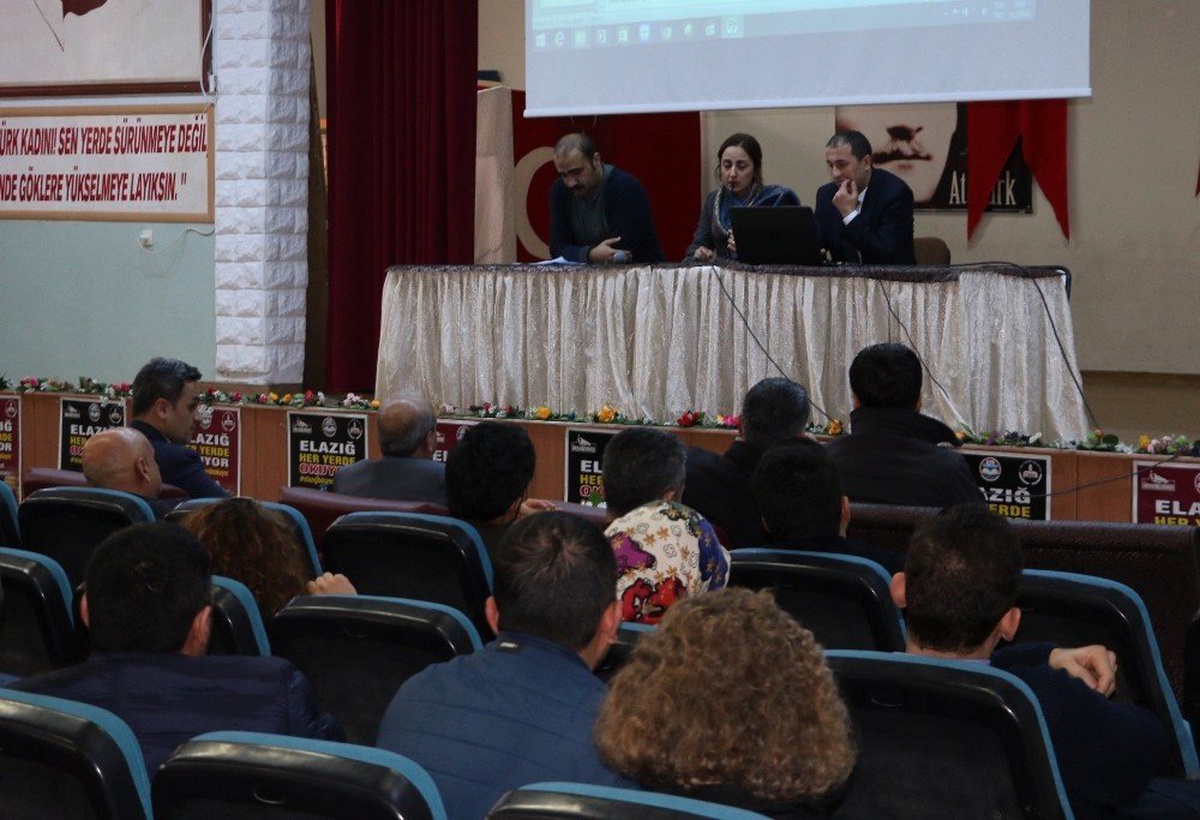Elazığ\'da Rehber Öğretmenlere "Koruyucu Aile" Anlatıldı