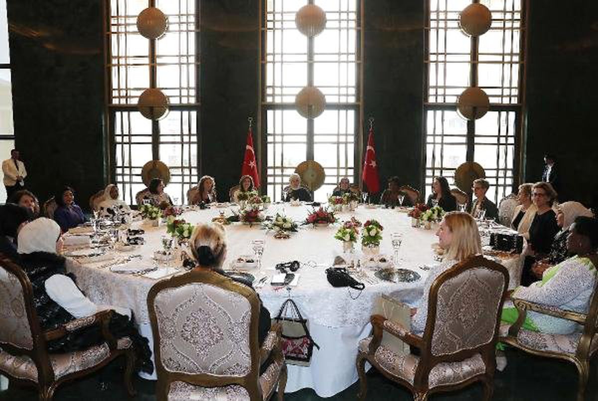 Emine Erdoğan\'dan Yabancı Misyon Şeflerinin Eşlerine Yemek