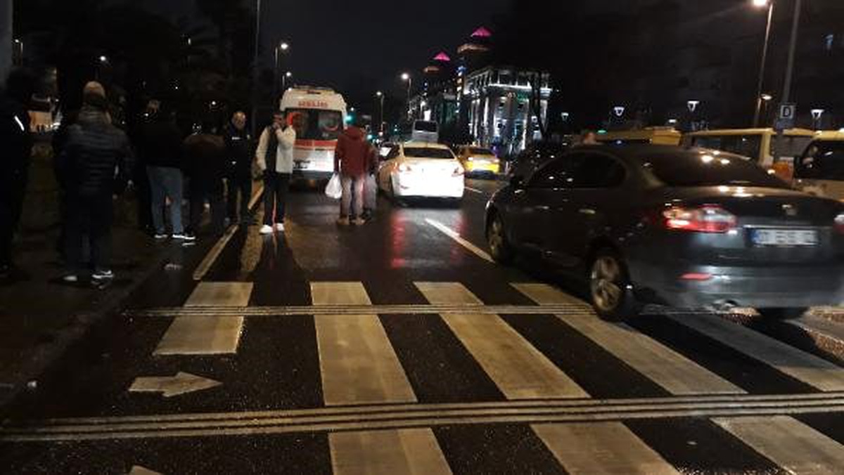 Fatih\'te, Minibüsün Yaya Geçidinde Çarptığı Kadın Öldü