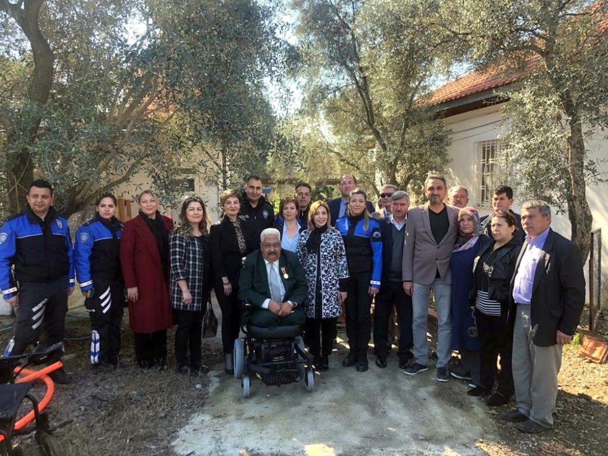 Gazi Polis Memuruna Akülü Tekerlekli Sandalye
