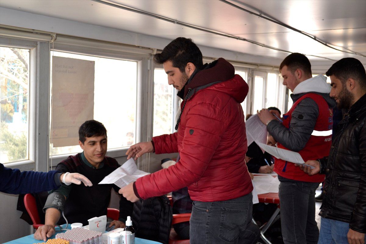 Gençlerden Kan Bağışına Destek