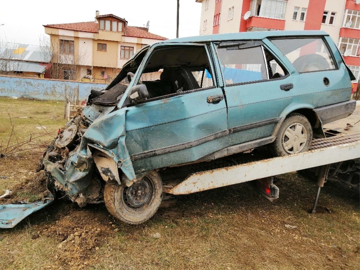 Hastaneye Kontrole Giden Çiftin Otomobili Tarlaya Uçtu: 1 Ölü, 1 Yaralı
