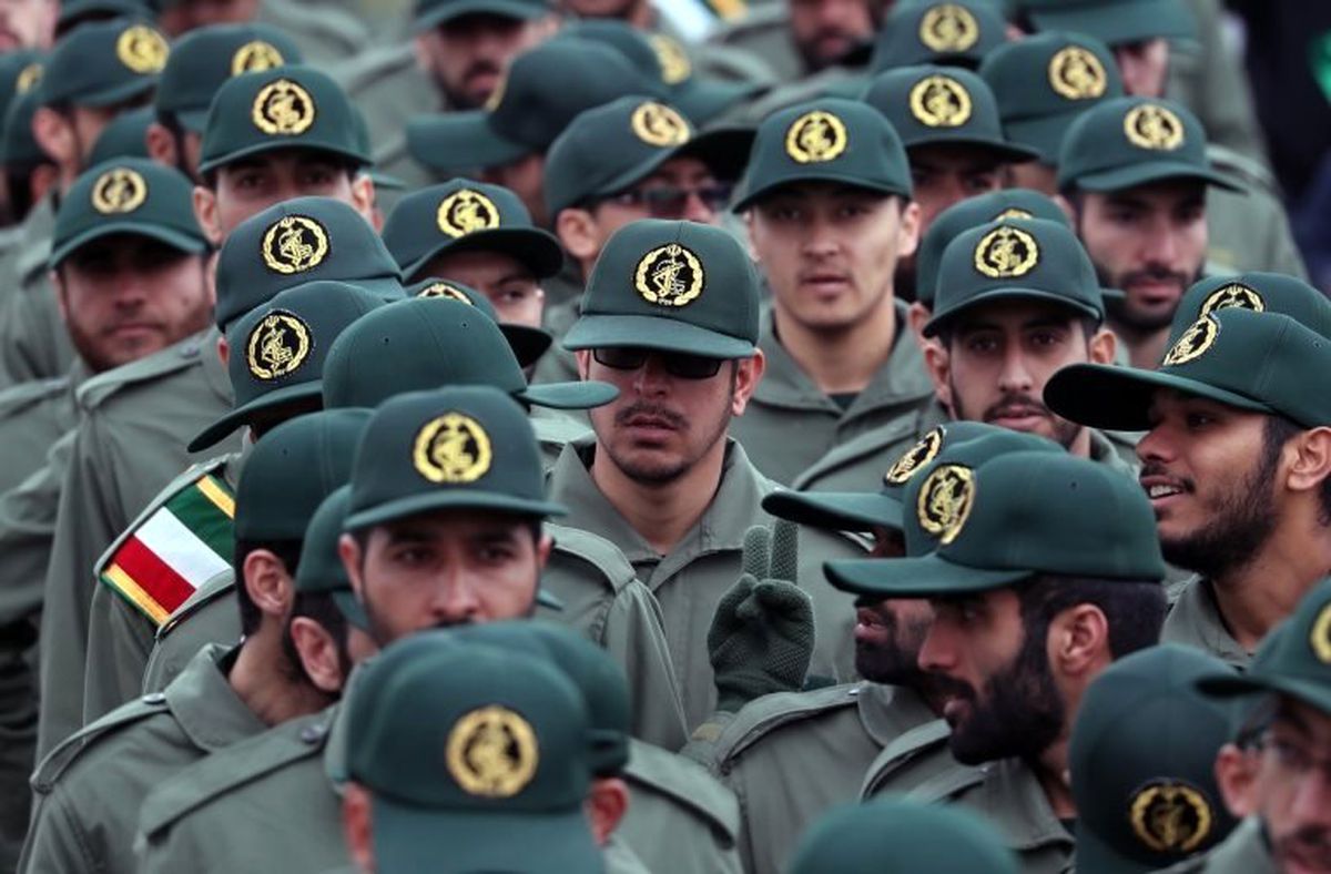 İran\'da Devrim Muhafızları\'na İntihar Saldırısı: 20 Ölü