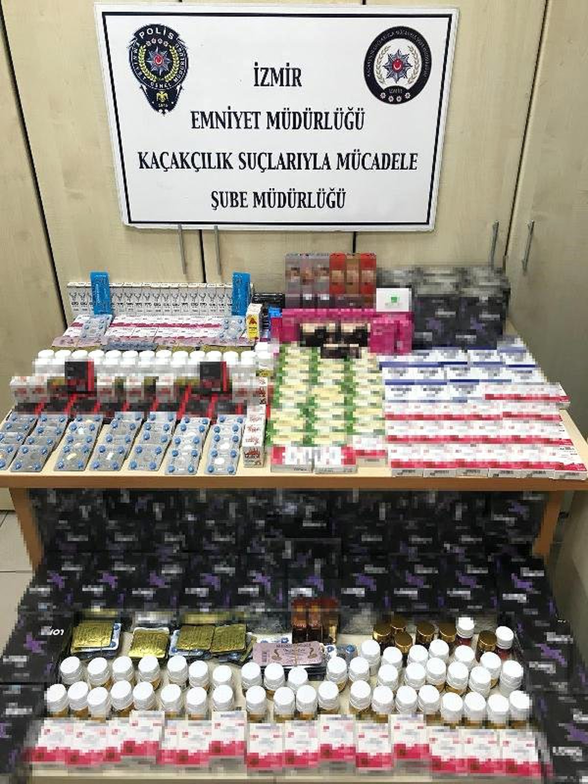 İzmir\'de Cinsel Gücü Artırıcı Ürün Operasyonu