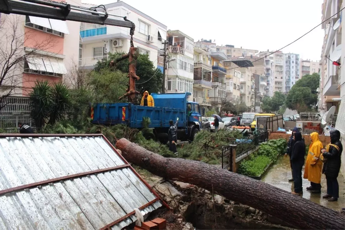 İzmir Yağmura Teslim